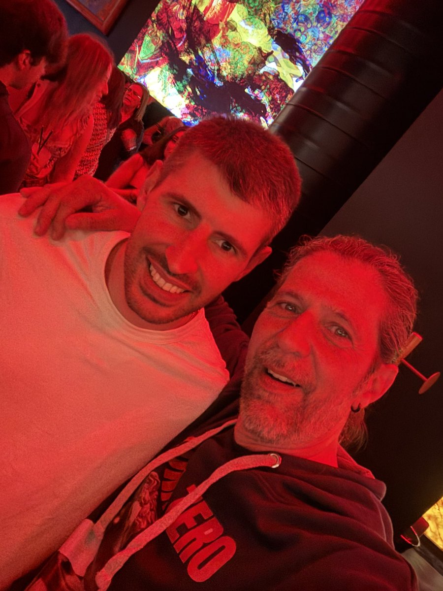 recuncho34's tweet photo. Sabéis lo mejor de todo⁉️ los jugadores del Breo y Zaragoza juntos de fiesta‼️‼️ Y yo por el medio😂😂😂‼️‼️

Q pvta Maravilla y que tios mas guays!!

Esta es la esencia del deporte.

Me siento enano… mido 185cm… https://t.co/q646Sifwgp
