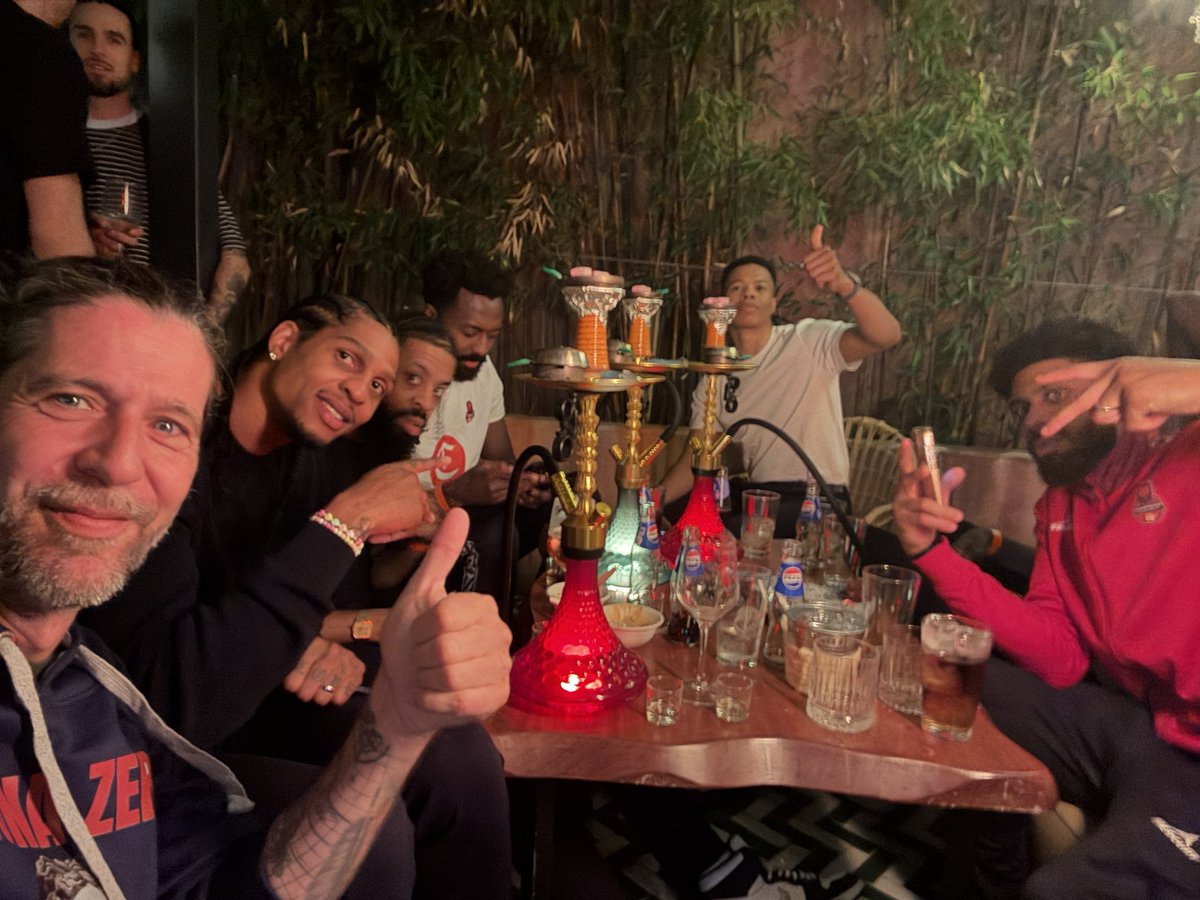 recuncho34's tweet photo. Sabéis lo mejor de todo⁉️ los jugadores del Breo y Zaragoza juntos de fiesta‼️‼️ Y yo por el medio😂😂😂‼️‼️

Q pvta Maravilla y que tios mas guays!!

Esta es la esencia del deporte.

Me siento enano… mido 185cm… https://t.co/q646Sifwgp