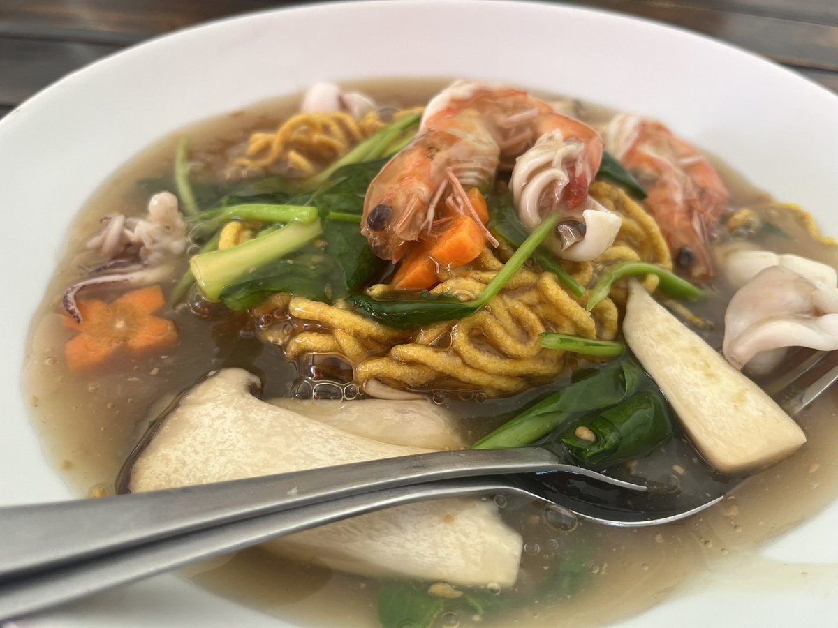 freeridehd's tweet photo. [タイ飯パタヤ]
パタヤに戻って1発目の飯はやはりプリーチャー食堂で
なぜか日本食屋なのかと思うくらい日本人客が多い😅
ネットの威力なのかな🤔
若干辛さがマイルドになってるかも🤔
看板娘は今日もお元気😻 https://t.co/rqKR8ZRYAS