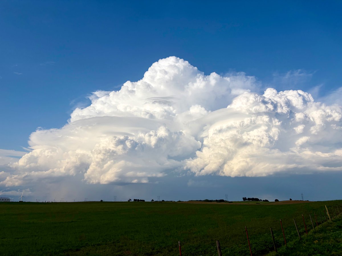 ogarrah5's tweet photo. We are pileus-maxxing here west of Crescent, OK. Can’t wait for sunset!! #okwc https://t.co/JFdVYPSeGH