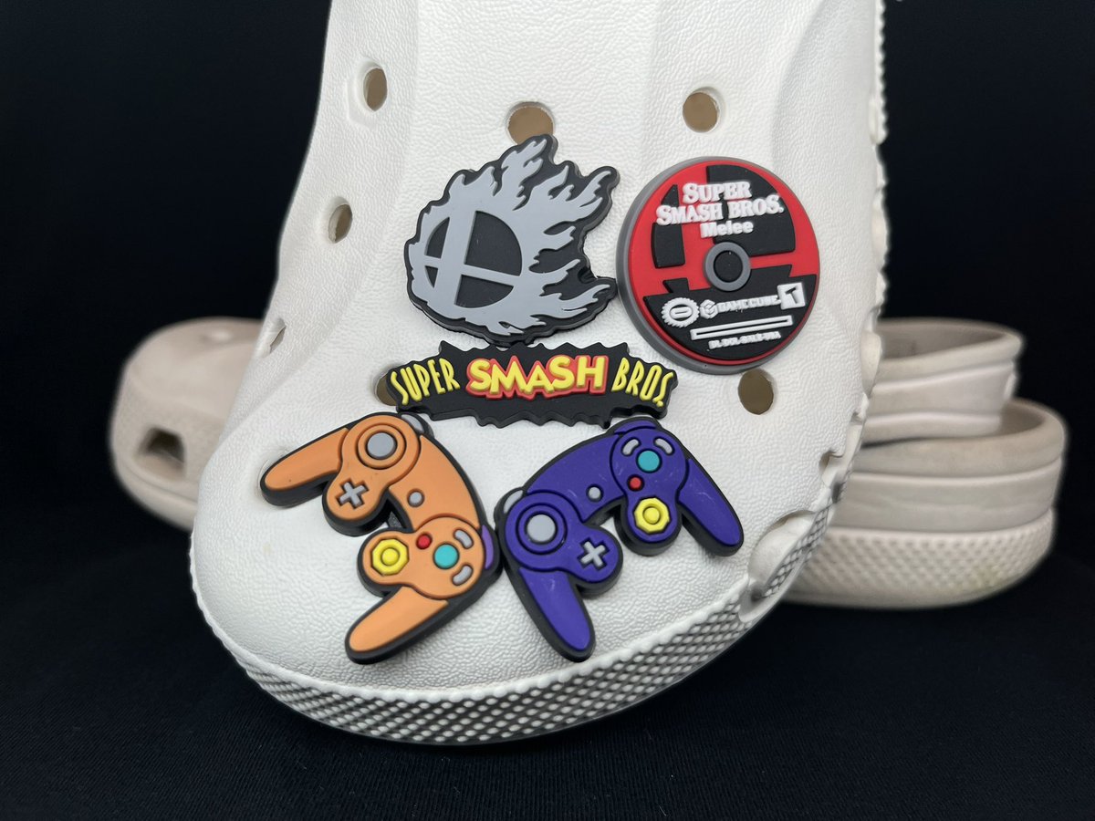 tallfatherC's tweet photo. Things that I sell
Because Melee
Because Smash https://t.co/lPXDbJM5Ma