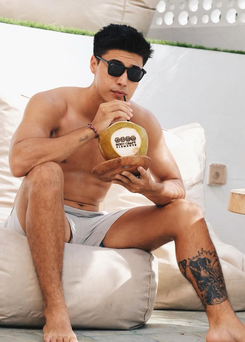 mrvvip's tweet photo. Arjuna Nogara shirtless with coco. #modelwatch https://t.co/hResqyJF7o