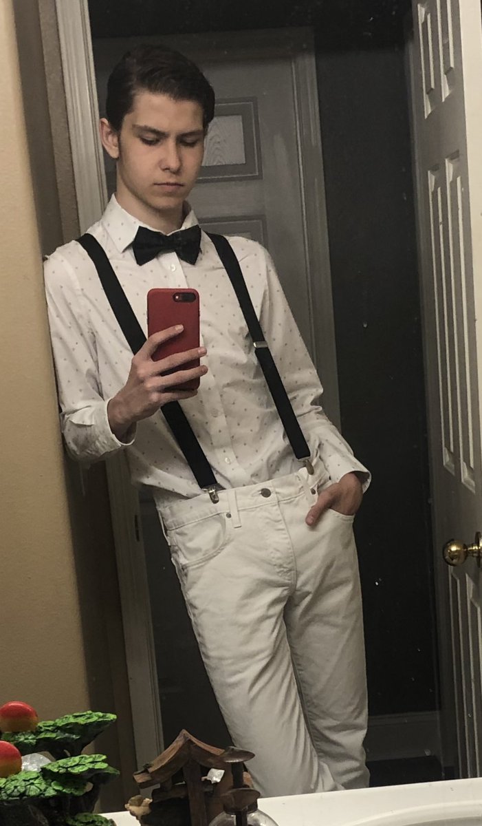 Danno_Cal's tweet photo. @declansplanet it’s cuz I remember pulling my hair back for prom when I was a junior too lmao https://t.co/M3qESgofwk