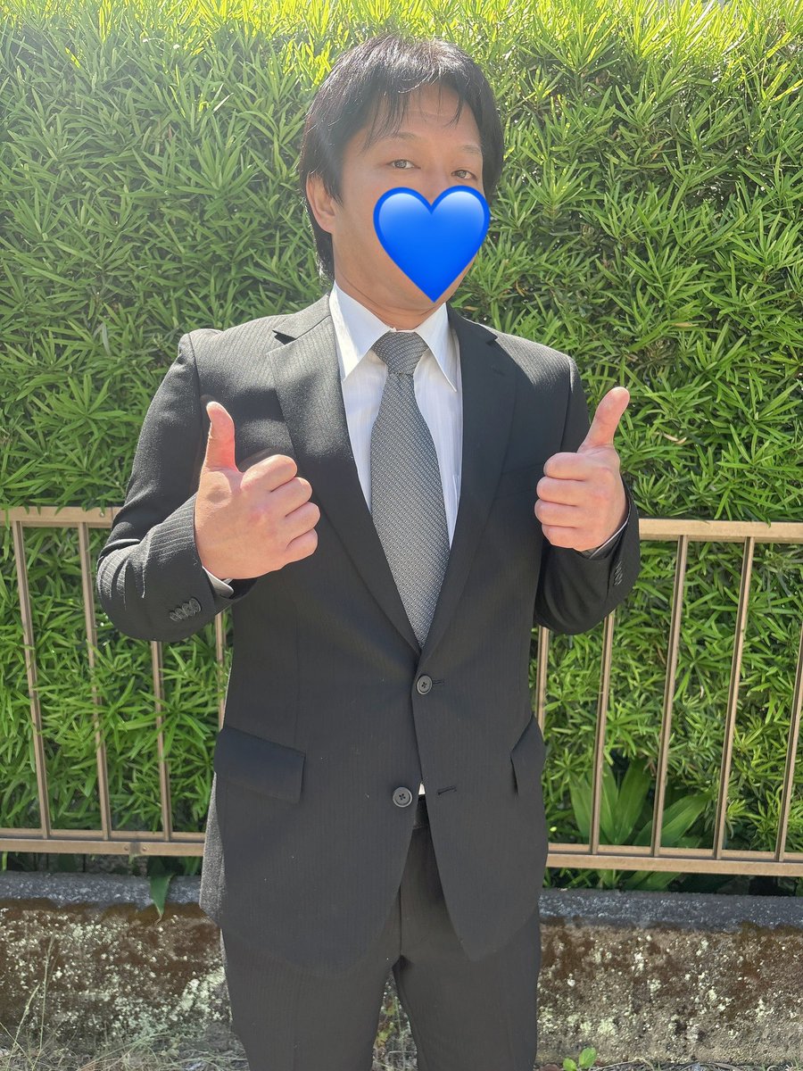 masatoshiCBSF's tweet photo. スーツぱっつんぱっつん🕴🏻🤣🤣
今日は式典参加🎌
いってきまぁ〜す👋
#式典
#ダイエット案件 https://t.co/G1tqvQnCD6
