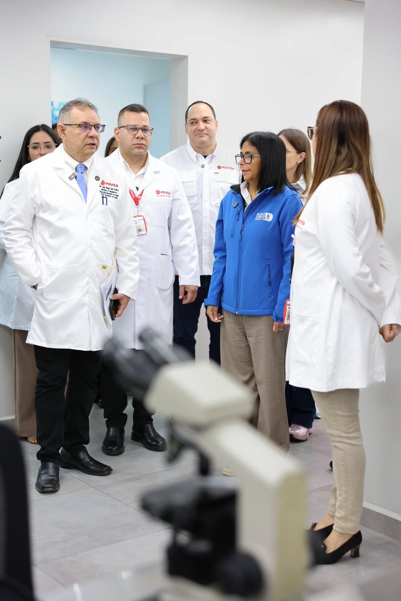 PDVSA's tweet photo. Como parte de las políticas de bienestar social dirigidas a la fuerza laboral del sector energético, la presidenta (E) de la República, @delcyrodriguezv, encabezó la inauguración del Centro de Atención de Salud Integral en la sede de PDVSA La Campiña, en Caracas. https://t.co/rjPj1tA5AX