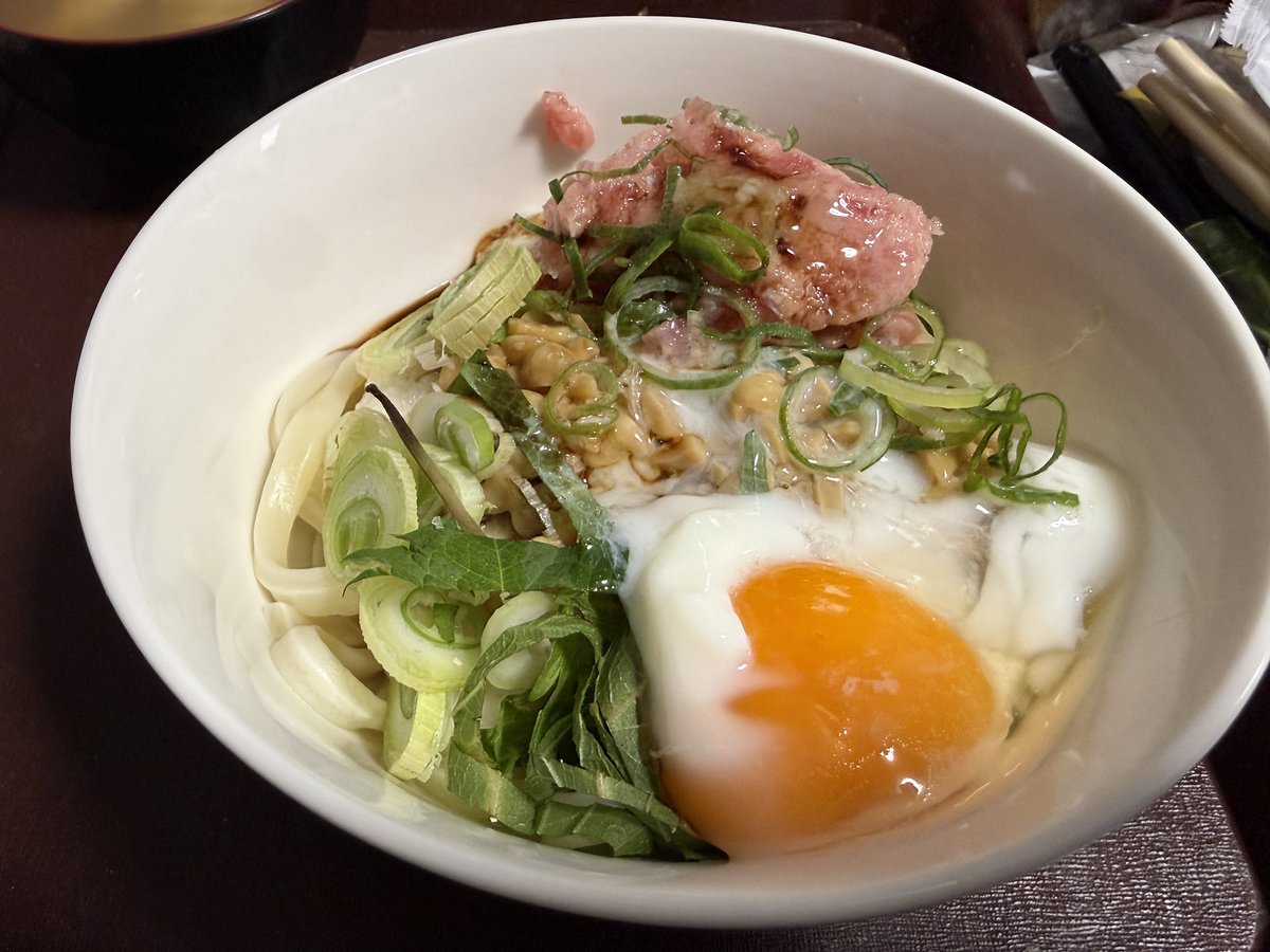 マグロたたきうどん 