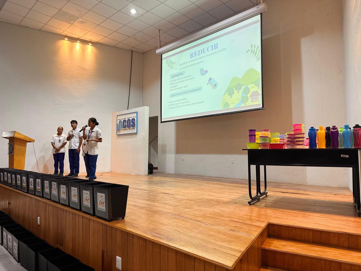 UNCOS_SUNEO's tweet photo. ♻️Comprometidos con el cuidado del medio ambiente .
Como parte de las acciones para fomentar una cultura de responsabilidad ambiental, estudiantes de la Licenciatura en Enfermería de la Universidad de la Costa llevaron a cabo conferencias y pláticas informativas dentro de la actividad “Econciencia 3R: Reduce, Recicla y Reutiliza”.
Durante la jornada, se compartieron conocimientos sobre la correcta disposición de residuos sólidos, la importancia del reciclaje y la adopción de hábitos sostenibles que contribuyan al cuidado de nuestro entorno universitario y del planeta. 🌳
Agradecemos la participación de la comunidad universitaria y el entusiasmo de nuestros estudiantes por promover iniciativas que fortalecen la conciencia ambiental y la construcción de un campus más limpio, responsable y sostenible.

#UNCOS #Pinotepa