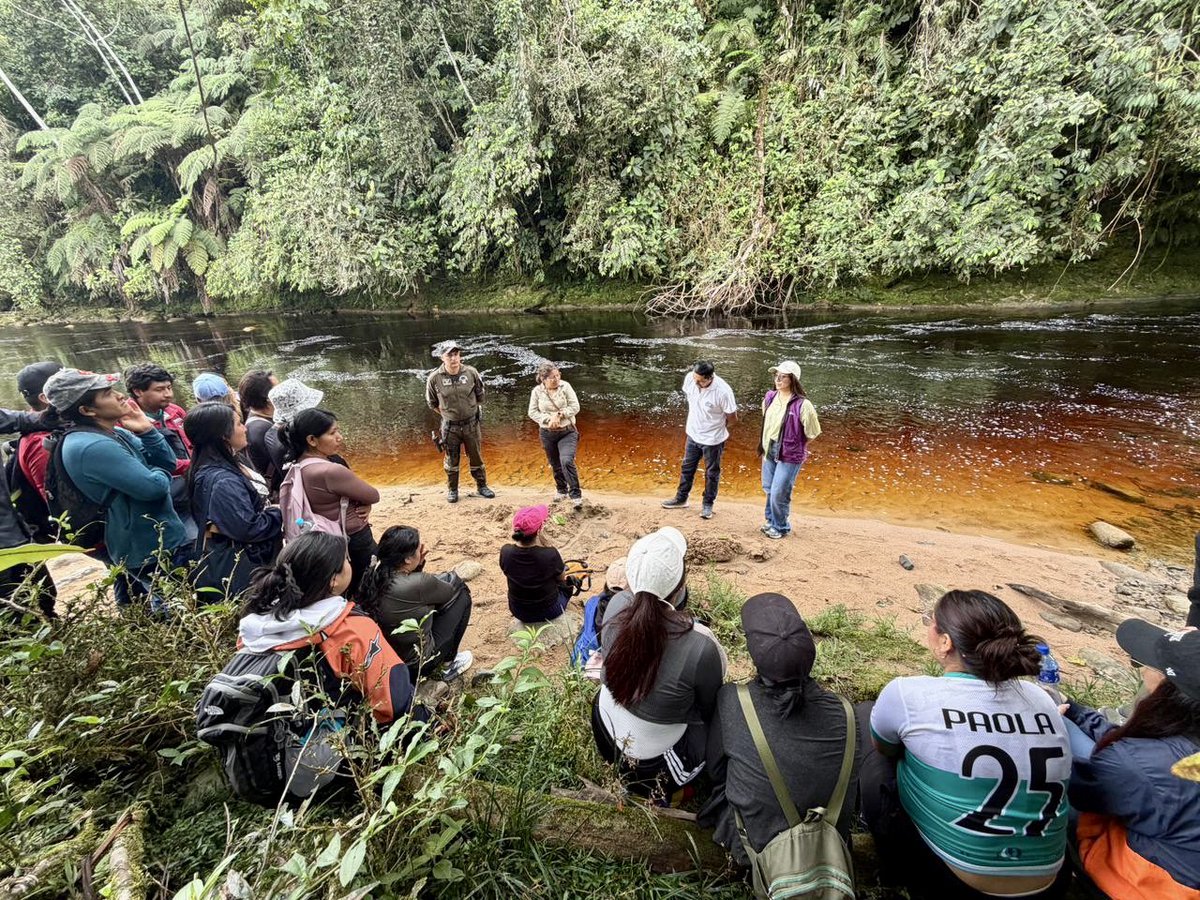 MAATE_Zonal10's tweet photo. 🌱Jóvenes de #ElPangui participaron en una jornada de campo para fortalecer conocimientos sobre biodiversidad, áreas protegidas, recursos hídricos y conservación de los recursos naturales.

Con apoyo de UPMA y la Jefatura Política de El Pangui.

#educaciónambiental #biodiversidad https://t.co/XdDQyb6hvN
