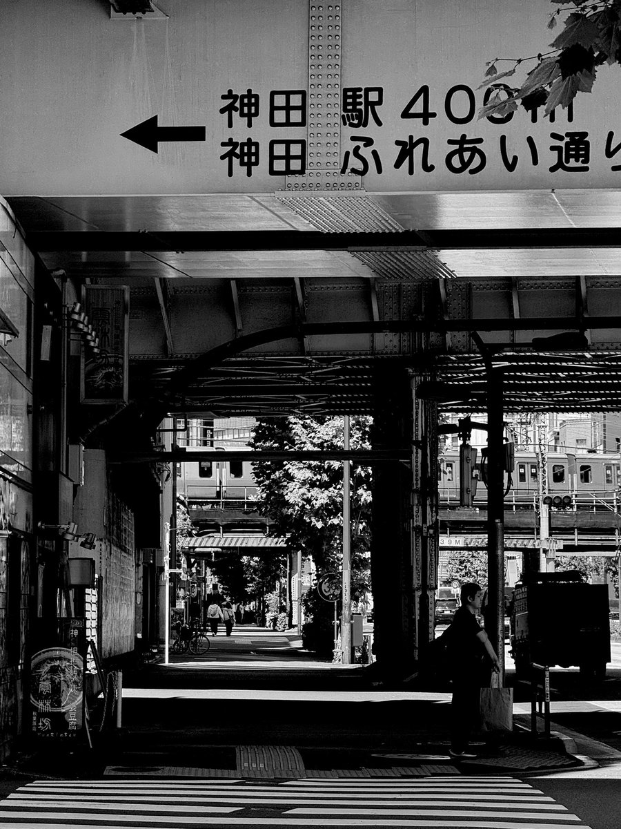 ytworks7's tweet photo. It looks like it's going to be unbearably hot again today.
#monochrome #streetsnap 
#photography #ytworks #iPhone https://t.co/42Z8rPkBeg