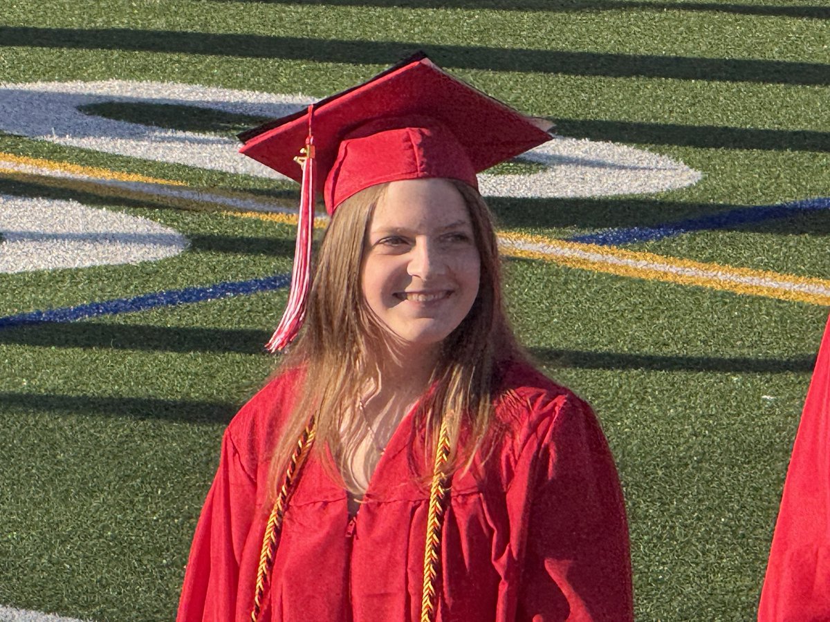 ismithKDKA's tweet photo. She did it! We all did it! Our baby girl is a @north_hills grad! Class of 2026! Congrats Sydney!! ❤️❤️🎓🎓 https://t.co/NC05ONquaK