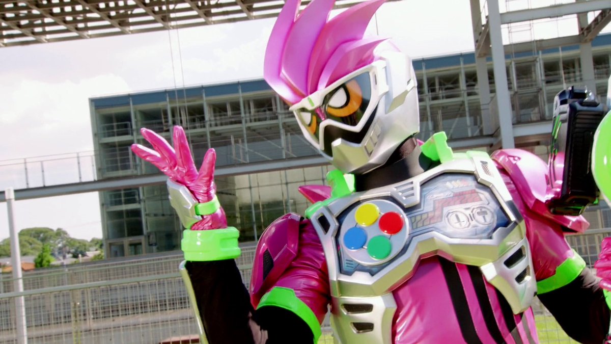 SirKamiWalker's tweet photo. 🚨URGENTE: CBF cogita contratar o Kamen Rider Ex-Aid para implantar células do vírus Bugster em Neymar para que ele possa usar o Gamer Driver e jogar na Copa https://t.co/iFDypvpc8o