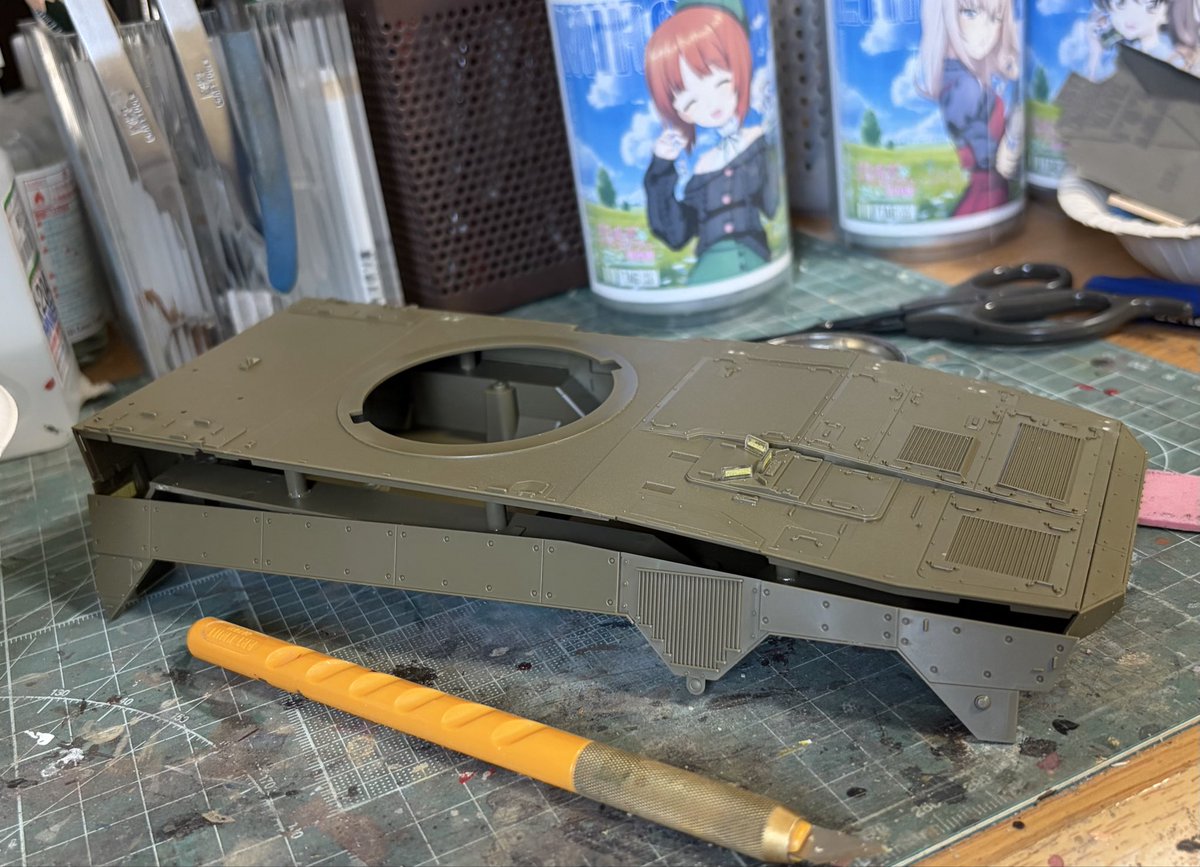 Gvxogi's tweet photo. 16式機動戦闘車組んでます
デカい
現用車輌デカい

キングタイガー と同じくらいある https://t.co/wquI9jb7jl