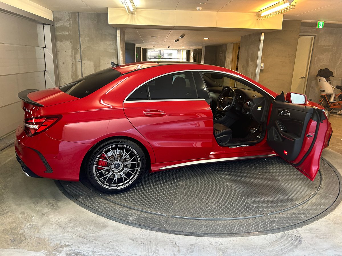 RosamiaRose's tweet photo. 流石に汚れてきたので洗車。
(立駐の民なので、ガススタ洗車)
#CLA45 https://t.co/JXKTHioR3U