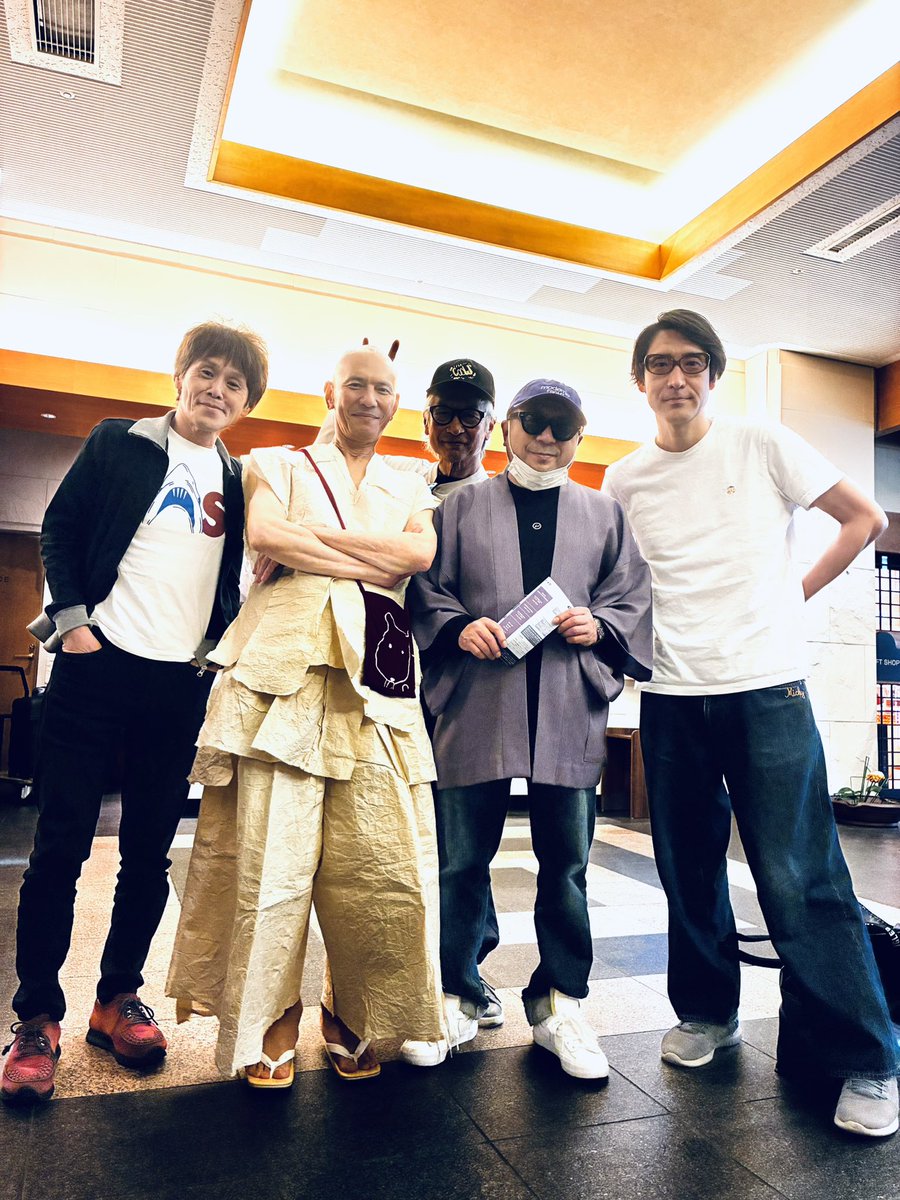 NazChris_dj's tweet photo. あさ虫温泉フェス🔥
今朝の悪天で大変な午前中から、
会場時間には晴天に！！！！
せいこうさん＆浅虫温泉チームによる最高の盛り上げで幕開け🎉東京からも完さん、ホフ、ステカク、birdさんが到着し前乗りチームとも合流でーす😭✌️
#むしフェス https://t.co/oxQYLMTPEt
