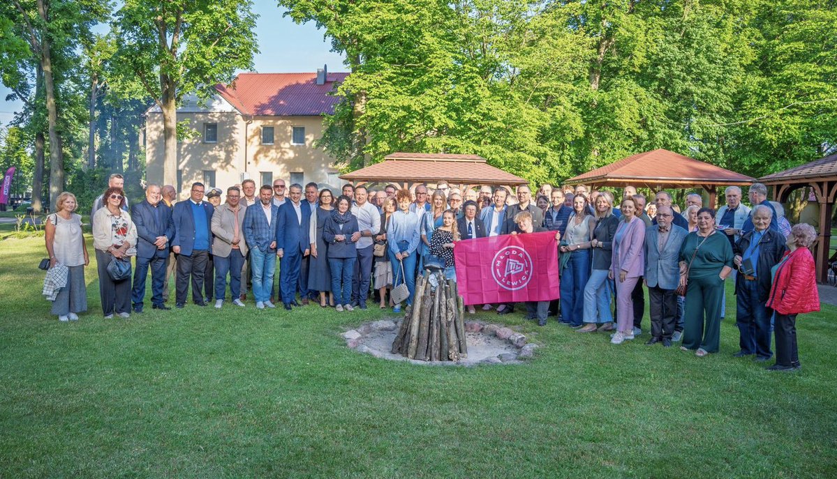 poselTTrela's tweet photo. Łódzka Lewicowa rodzina jest silna, zwarta, zdeterminowana i ma konkretny plan na wybory w 2027 roku. Do zwycięstwa💪 https://t.co/Dgj6m2uGTK