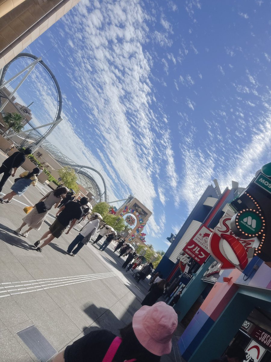 HimazinSim's tweet photo. ユニバなう
2週間ぶり天気いい☺️ https://t.co/wuBYRJT3zE