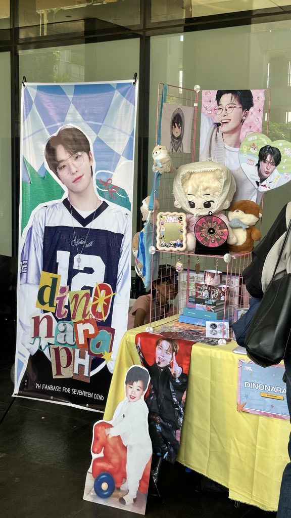 KellzKkey's tweet photo. Got the goodss 😋😋 @CUPSManila 
@dinonaraph 

11 YEARS WITH SEVENTEEN
#SVT11_FollowFestival #AtTheBay #FanNightsatAMManilaBa https://t.co/fxkrQl0IMl