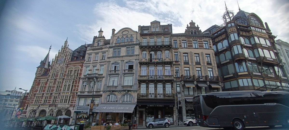 jjaviering's tweet photo. El Mont des Arts alberga, por un lado, el Museo KBR, que incluye la biblioteca de los duques de Borgoña así como la biblioteca principal del país (la KBR), y por otro lado, al SQUARE, el palacio de congresos de Bruselas. También museos como el Bozar, el Museo BELvue. https://t.co/n9sqNsBFNa
