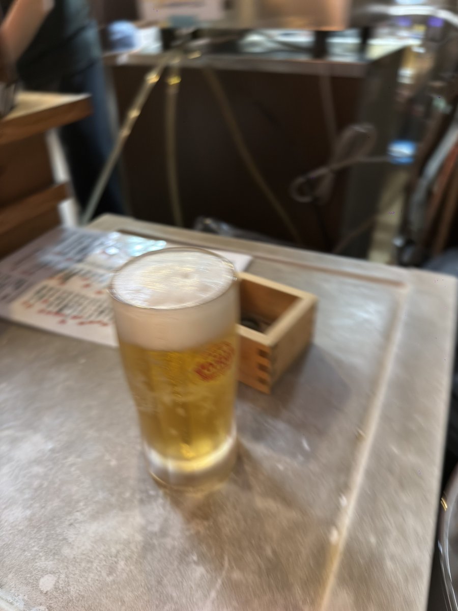 2agogo's tweet photo. 足立屋も久しぶり🍶隣の兄ちゃんは糸満から週末飲みに来てるらしい😊パチスロのレートが那覇の方がイイんだとか😆そしてヨウキャな若者9人グループも加わって、足立屋は今日もいい天気☀️ https://t.co/w3rbodzdFn