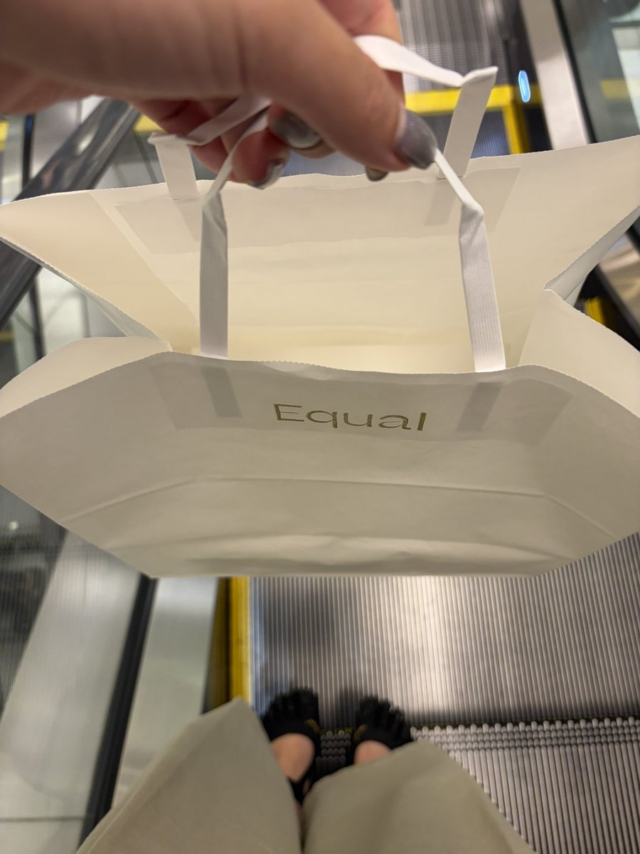 hla0eb02's tweet photo. equalのパイソフトたべたので夏始まった( ◠‿◠ )♩ https://t.co/XoaDSZBxwB