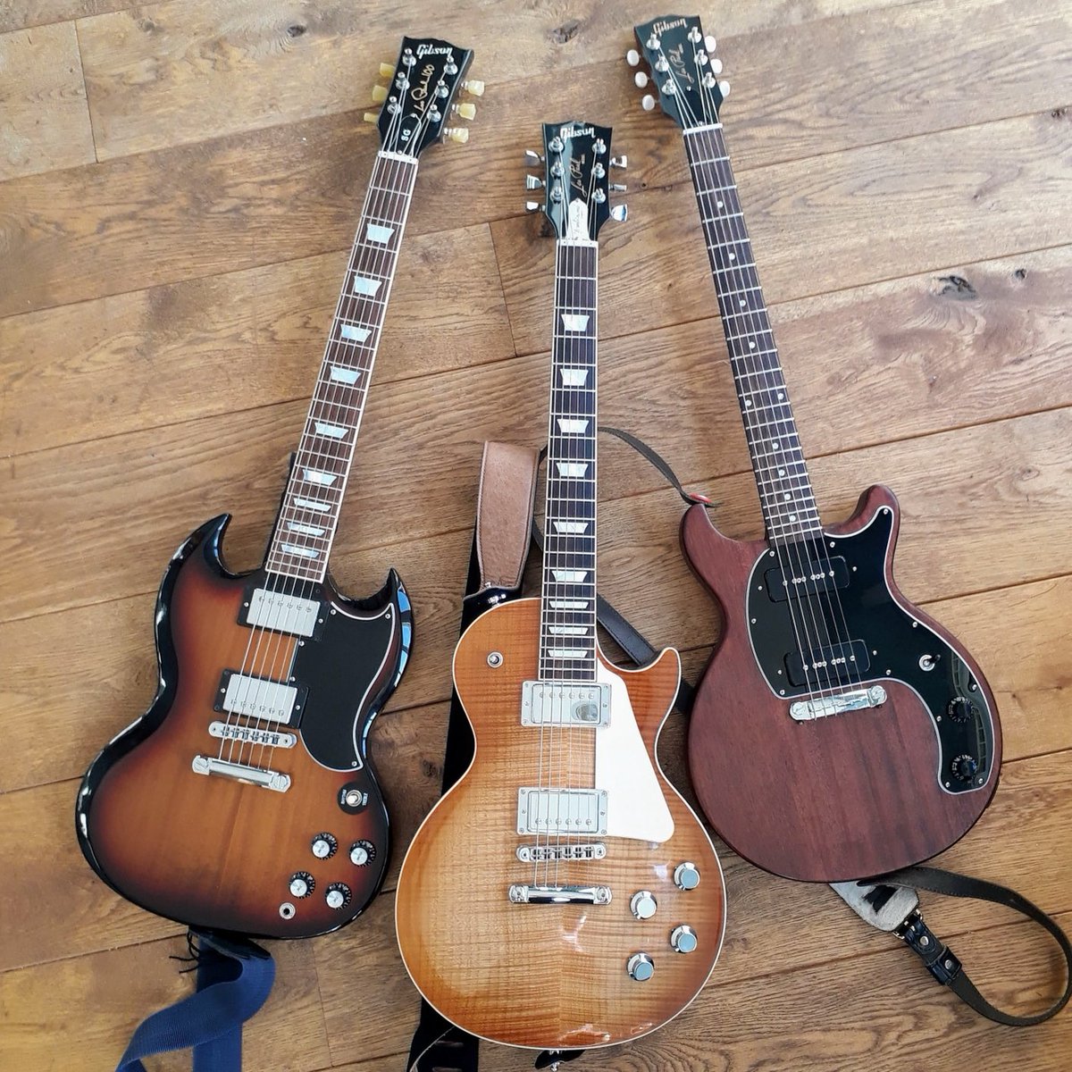 motor2500's tweet photo. #guitars https://t.co/cZ7JhvAv2s
