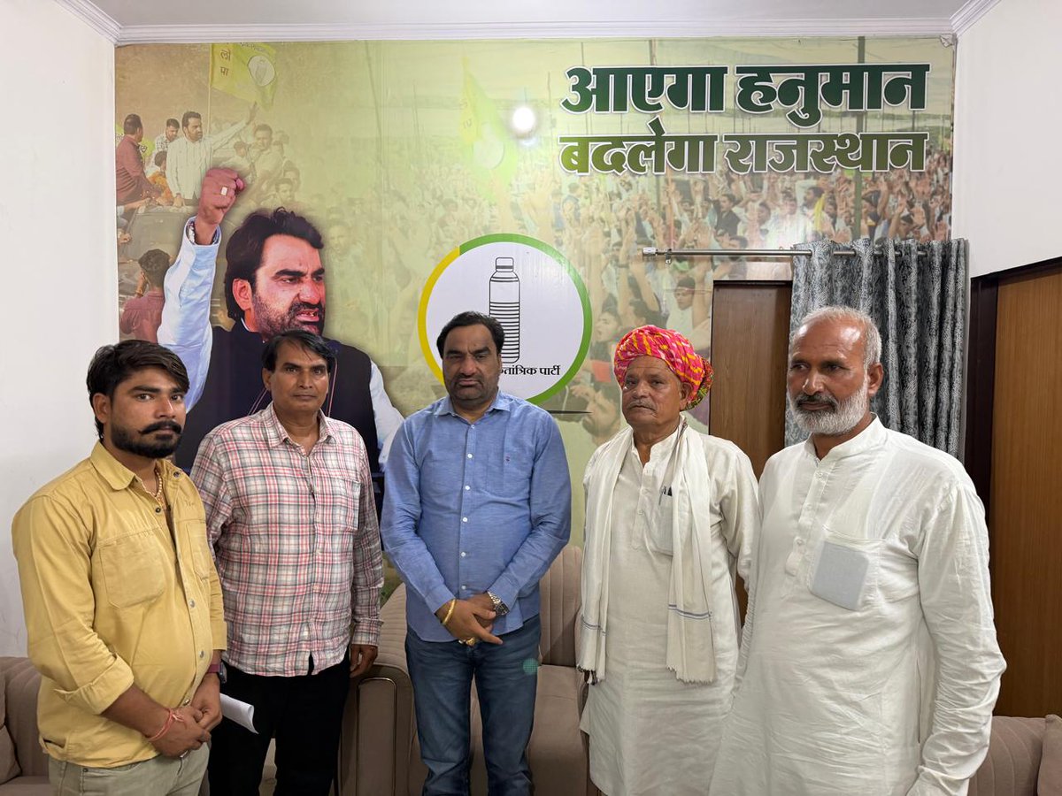 hanumanbeniwal's tweet photo. गुरुवार शाम जयपुर आवास पर आगंतुक जनों के साथ मुलाकात से जुड़े छाया चित्र | https://t.co/sbWU4XYH4o