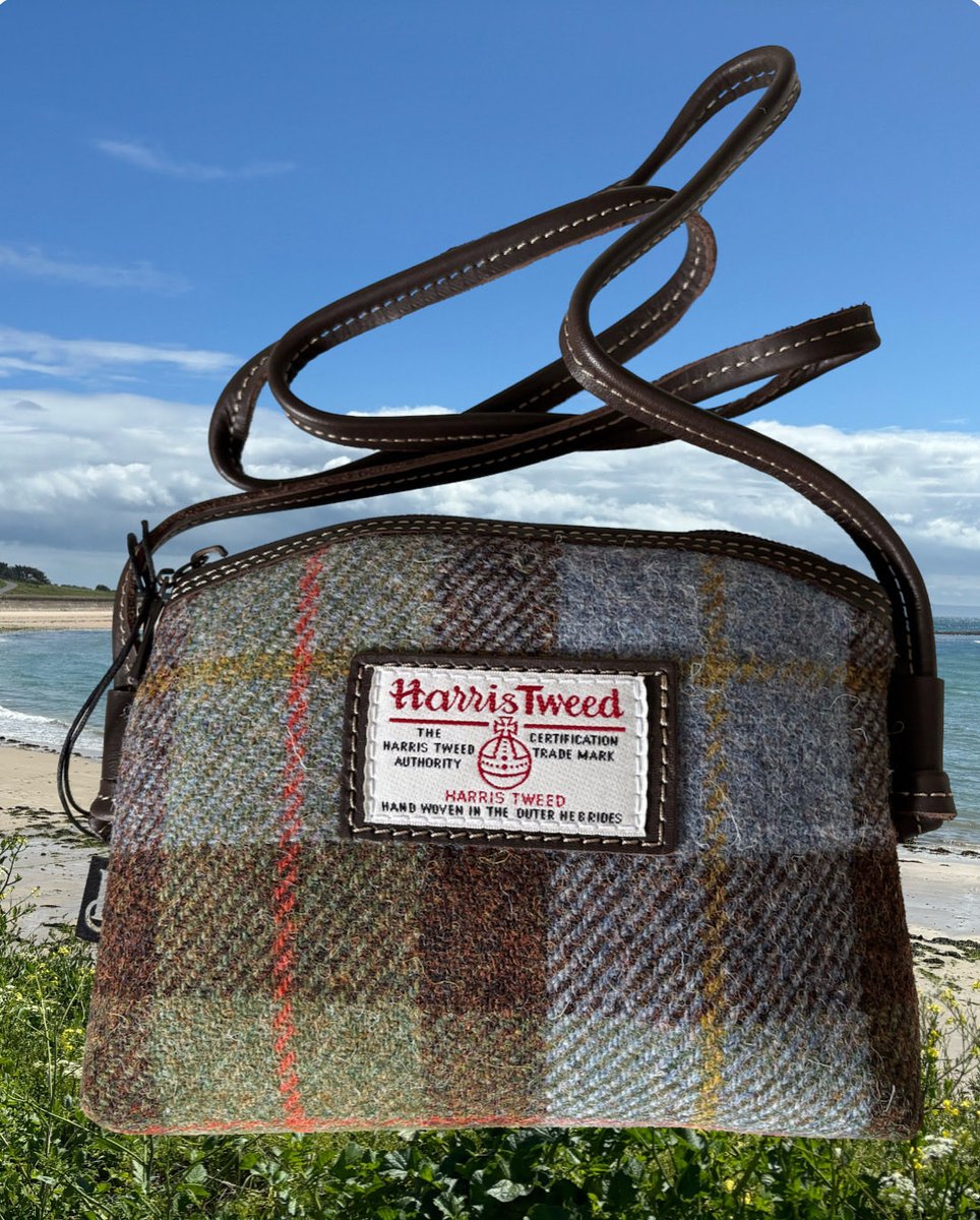 HarrisTweedShop's tweet photo. PERFECT JURA CROSS BODY BAG IN MACLEOD HARRIS TWEED &amp; LEATHER❤️
https://t.co/gaUO85UB4O https://t.co/FzKRTPWPoG