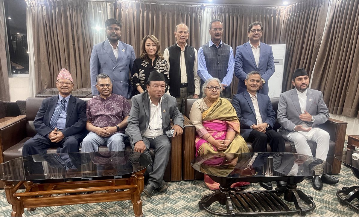 madhavjee's tweet photo. उतिबेला कामको रफ्तार र गम्भीरताले क्याविनेटमा बाहेक यसरी फोटो खिच्ने मौका थिएन। हिजो सम्माननीयज्यू सहित उपलब्ध पूर्व सहकर्मी मन्त्रीज्यूहरुसँग साक्षात्कारमा त्यो अवसर मिल्यो। यहाँ छुटेका चार जना को को होलान्?

हिजै बजेट र गणतन्त्र दिवस पनि 
जनताका सपनाहरु पूरा होउन्!
शुभक���मना!! https://t.co/CXoj2VTwK7