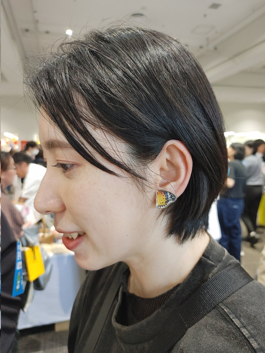 insect_design's tweet photo. 買ってつけてくれはったのが、想像の何倍も可愛かった🦋✨

#ペーパーサミット https://t.co/CIrVBgvjAR