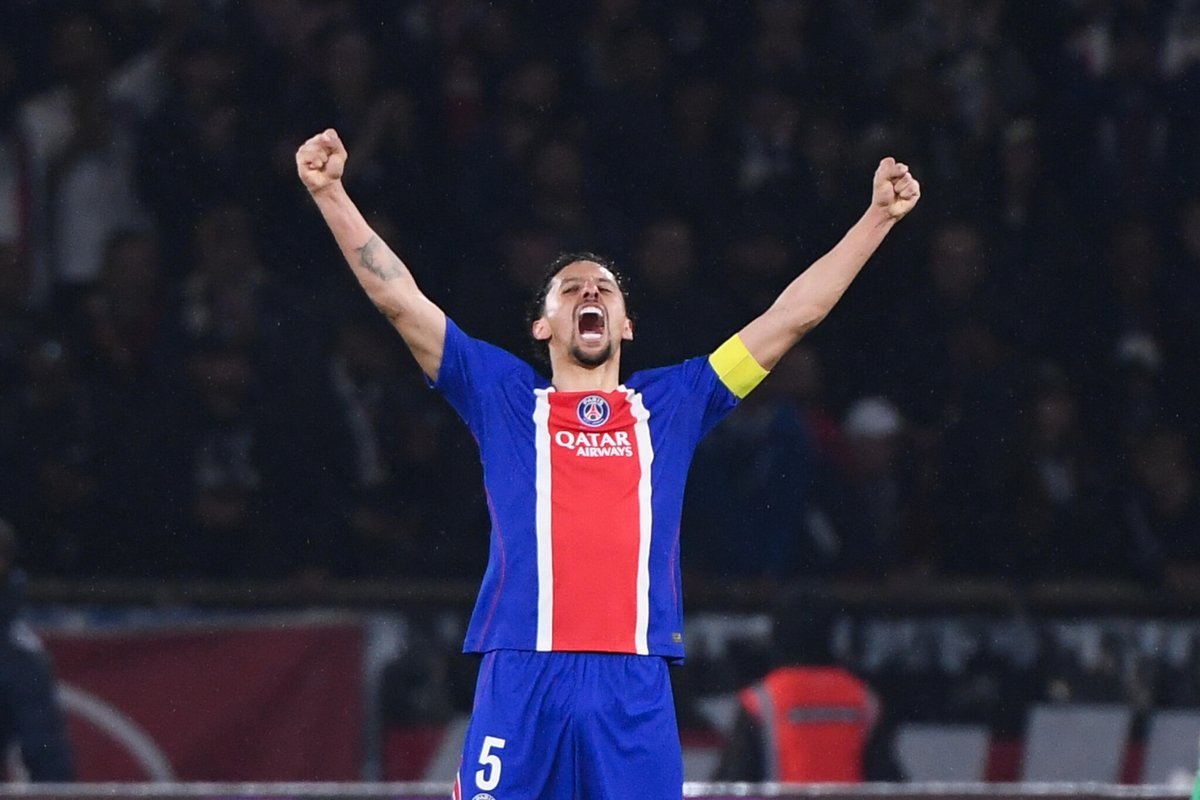 le_Parisien_PSG's tweet photo. « Une personne d’une humilité folle » : quand les stars du PSG racontent la légende Marquinhos
➡️ https://t.co/3qdX7Wsuf7 https://t.co/Dq3eJ6xdQE
