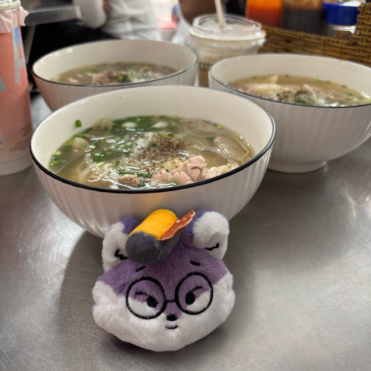 kindnonu's tweet photo. Dungie makan pho! https://t.co/yCwRtoCywe