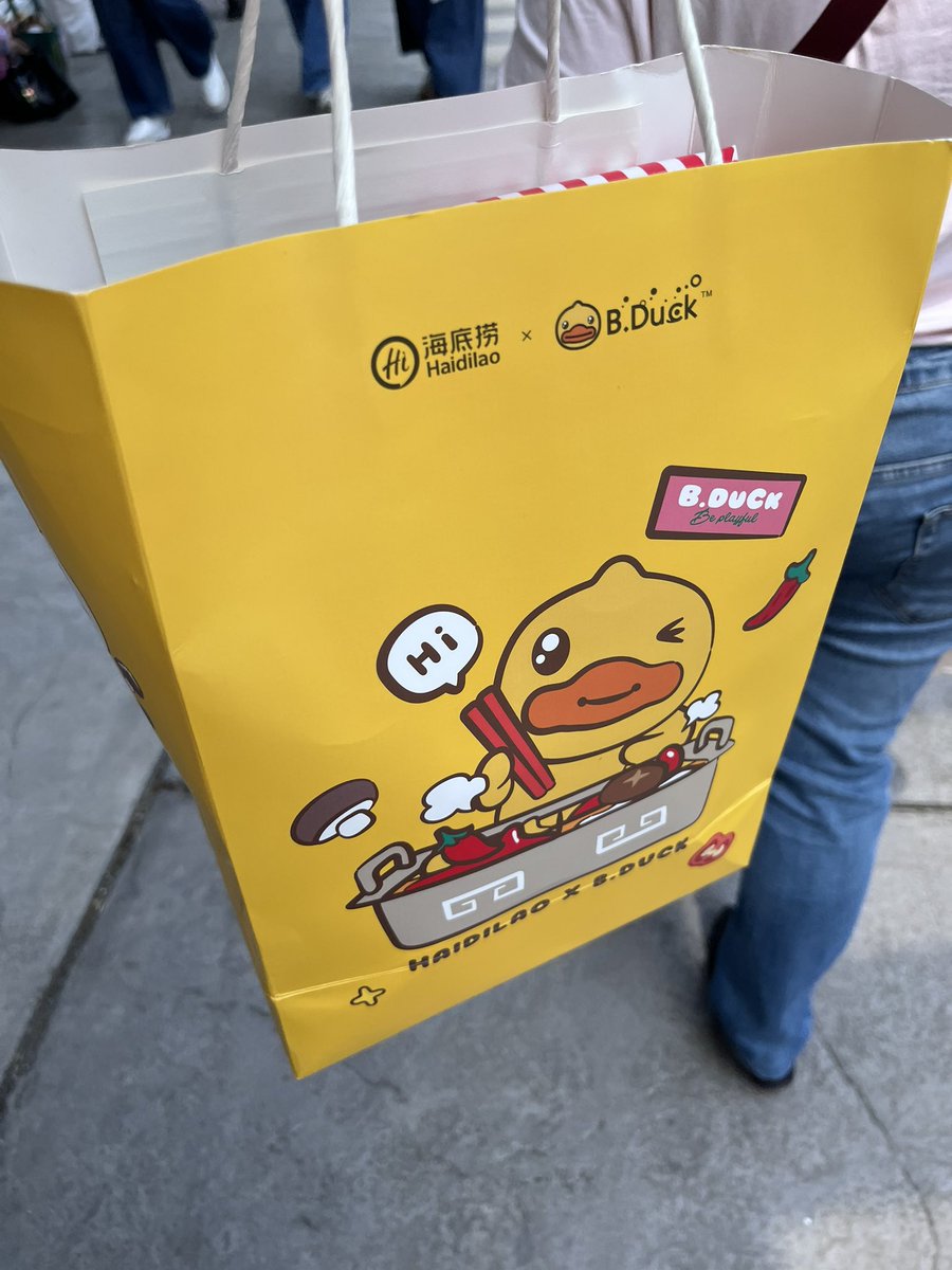parks_made's tweet photo. can find this bag to claim freebies https://t.co/fj8JCjbjeq