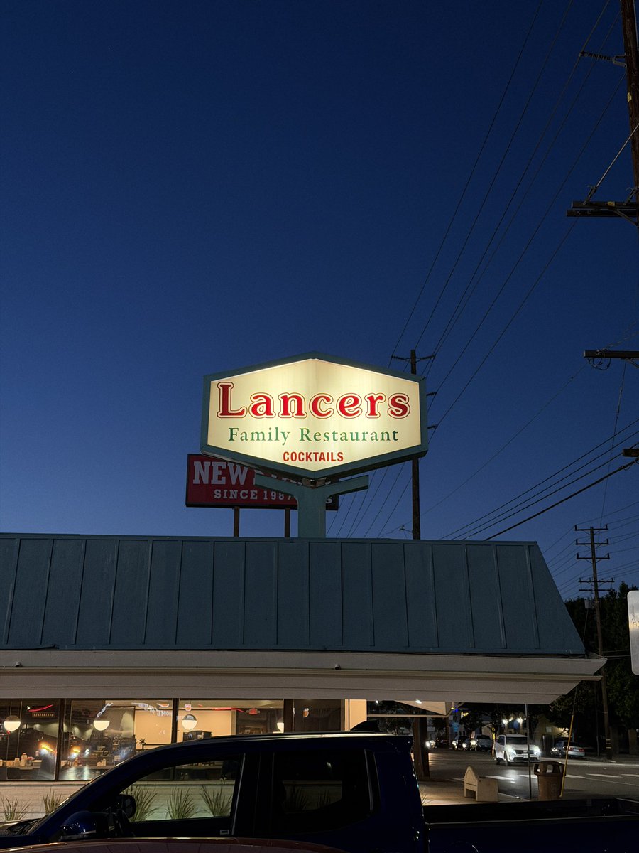 DeweySaunders's tweet photo. Lancers Family Restaurant w @_owlgreen https://t.co/XMsyNtLqUO