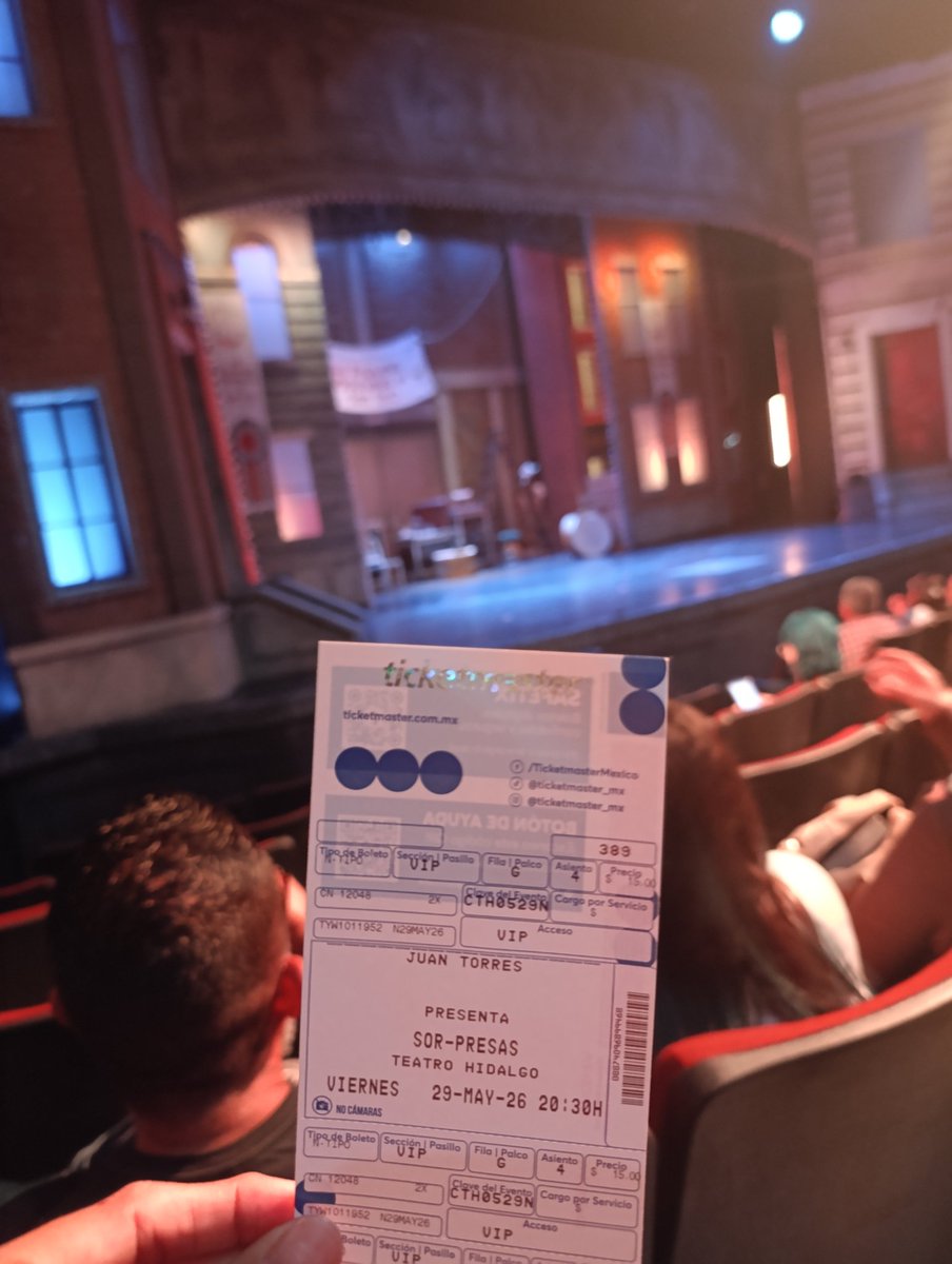 DragMystique's tweet photo. @Entre_Notass Mil mil gracias por la invitación, está buenísima la obra no paras de re��r, súper recomendable https://t.co/8FM7BHSqeP