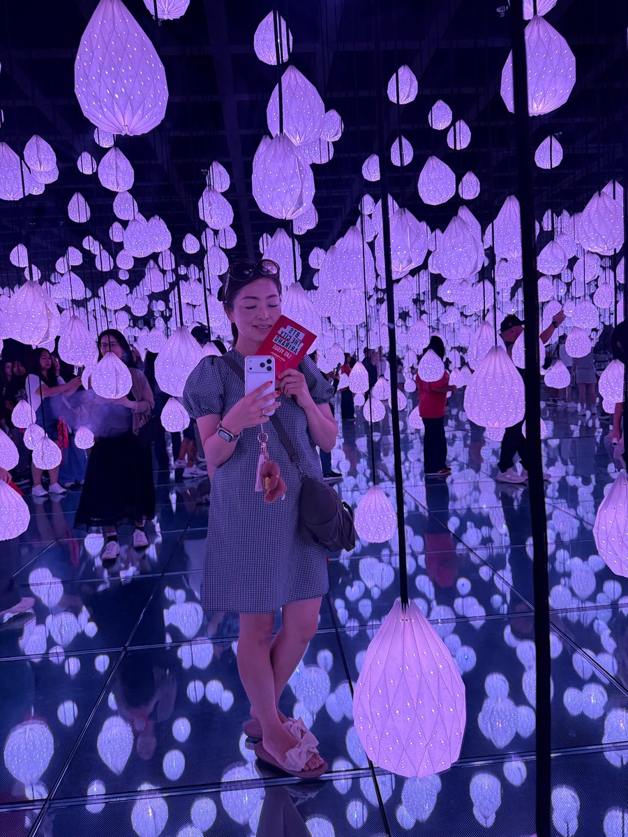 Applecookieee's tweet photo. コンサートの前に、Arte museum に💜
大画面(壁いっぱい)で観るMVは大満足でした(動画ないけどw)
ぬり絵した動物が動いてくれるやつは、楽しかった💜 https://t.co/DSUtKFrV7U