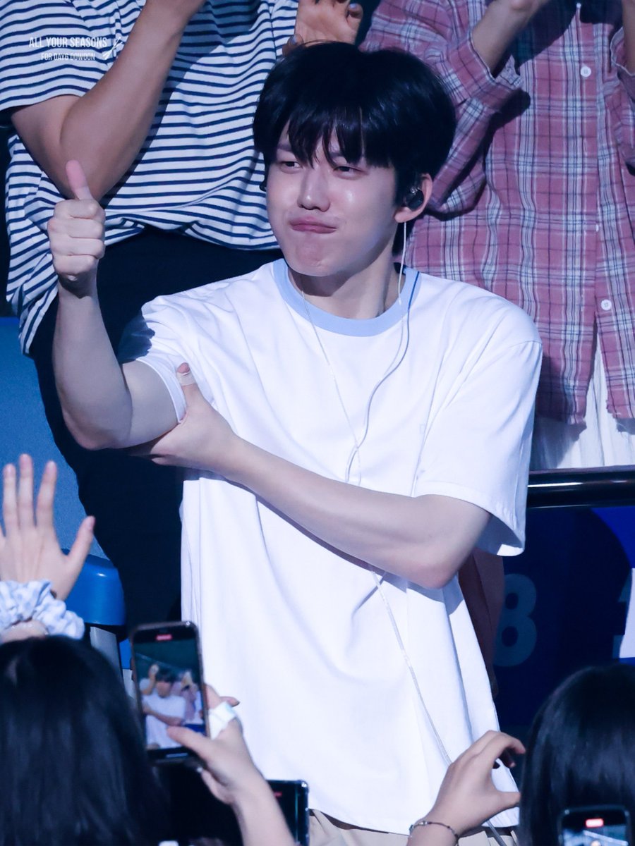 secangkircafein's tweet photo. im so soft for pier10 dowoon 🥺 https://t.co/P35FlCIUXq