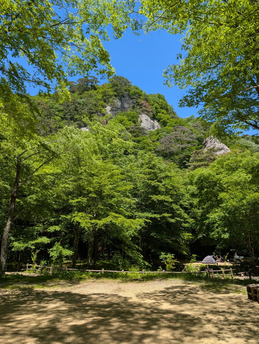 cafetouring's tweet photo. 今日は聖ヶ岩でキャンプ。到着時間ミスって、川沿いのサイト取れなかった。残念 https://t.co/oDIvtjENwM