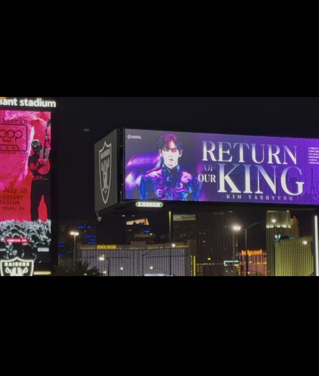 mistahtom808's tweet photo. I was wondering if this is what people were standing outside the stadium waiting for last night? #bts_ari̇rang_worldtour_lasvegas https://t.co/iSOMpKdVAZ