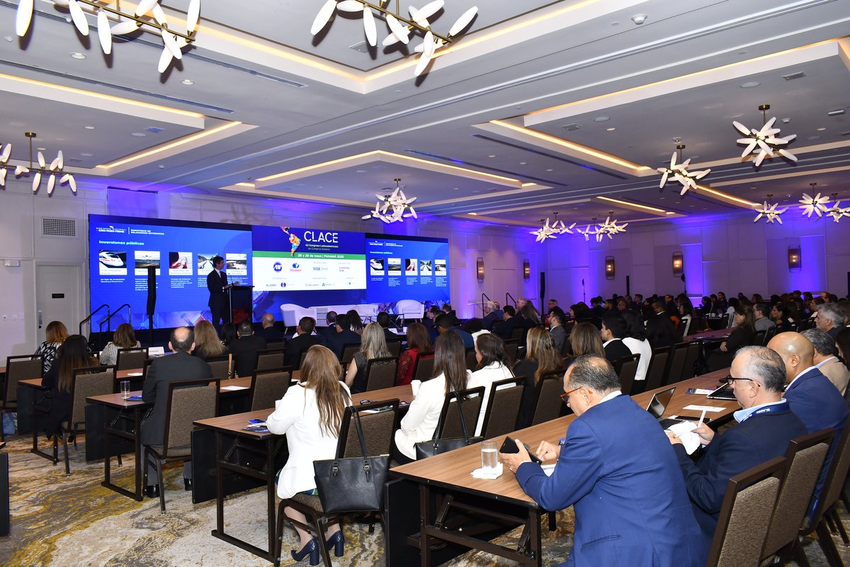 ABPanama's tweet photo. #CLACE2026 | El 42° Congreso Latinoamericano de Comercio Exterior, organizado por la Federación Latinoamericana de Bancos (FELABAN) y la Asociación Bancaria de Panamá, reunió los días 28 y 29 de mayo en la ciudad de Panamá a más de 150 expertos, ejecutivos, banqueros y líderes de la región para analizar los desafíos y oportunidades que enfrenta el comercio internacional en un entorno cada vez más dinámico, interconectado y competitivo.

La agenda académica inició con la conferencia magistral “Construyendo Confianza Internacional: Panamá y su Nueva Proyección Económica”, presentada por S.E. Carlos Arturo Hoyos Boyd, Viceministro de Relaciones Exteriores de la República de Panamá, quien destacó el posicionamiento estratégico del país y su papel como puente para la inversión, el comercio y la integración regional.

Posteriormente, Jorge Luis Quijano, exadministrador de la Autoridad del Canal de Panamá, desarrolló la conferencia “Panamá como centro de integración del comercio global”, resaltando las ventajas competitivas que han convertido al país en una plataforma logística, financiera y comercial de relevancia mundial.

#ABPanamá
@FelabanOnline