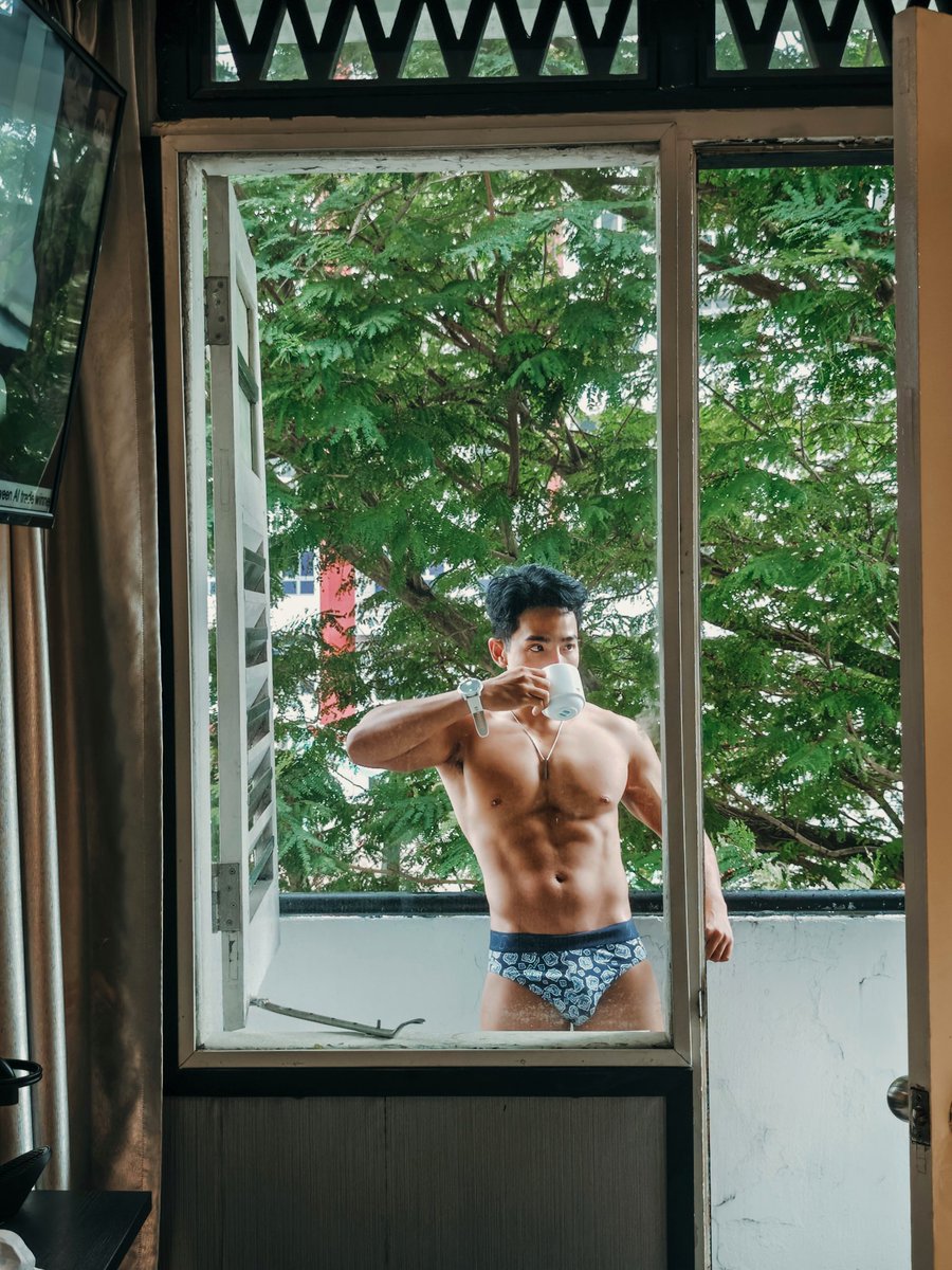nikitabkk's tweet photo. When I was a first jobber, I had a more travel plans than budget. 
Now, I have more budget than travel plans. 
🥱🏙️🇸🇬
#journeyoflife
#staycationvibes
#singaporeig 
#solotravelstories 
#นิกิต้าพาเที่ยว https://t.co/Jq3qcqCs0k