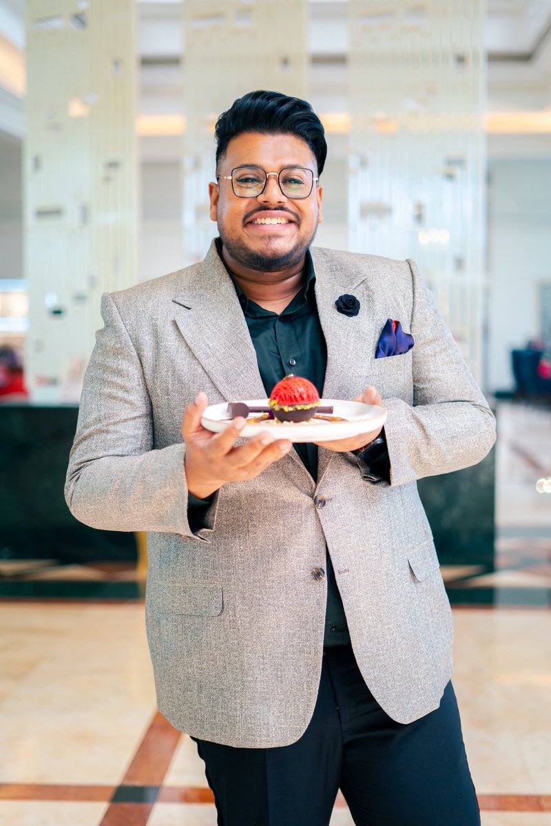 Danuinn's tweet photo. We teamed up with Ritzbury Professionals to bring a MasterChef worthy dessert experience to some of our biggest fans! It was an incredible mission, and getting to share those sweet moments (and eat them too!) was the best part.

#MasterChefSL #Ritzbury #DessertLovers #Danu #MasterChefExperience