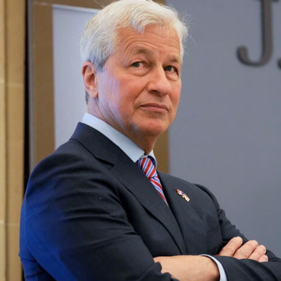CryptoTimes_io's tweet photo. ICYMI: JPMorgan CEO Jamie Dimon has criticized the Senate's crypto market structure bill, claiming it "doesn't do anything for AML/BSA" and offers "almost no legal protections."

A spokesperson for Senator Cynthia Lummis pushed back, calling the claims "completely false" and arguing banks are resisting the bill due to fears of competition from crypto and stablecoins.

The battle over U.S. crypto regulation is heating up.