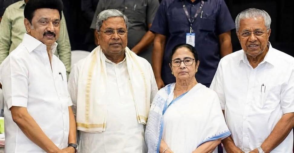 Skjha_ICAI's tweet photo. ये चार महारथी वहीं है जो चार मई से पहले मोदी को प्रधानमंत्री पद से हटाने का सपना संजोए हुए थे।
लेकिन विधाता का खेल देखिये चारों के चारों बेरोजगार हो गए हैं।
😂😂😂😂😂😂😂😂😂😂
#ModiPower
#BJP https://t.co/37jsb3LfmY