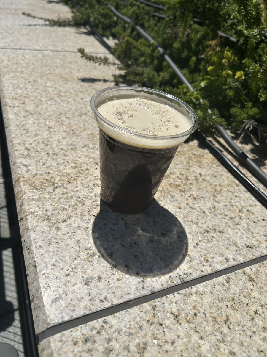 granew10's tweet photo. プボみのあるビールを飲んでいる https://t.co/2X3KQeFzsF