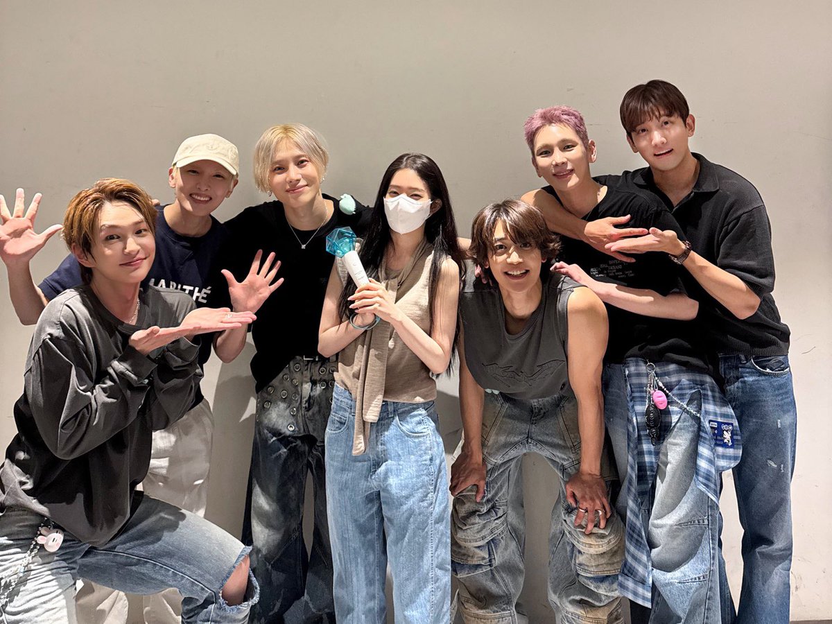 SHINee tweet media