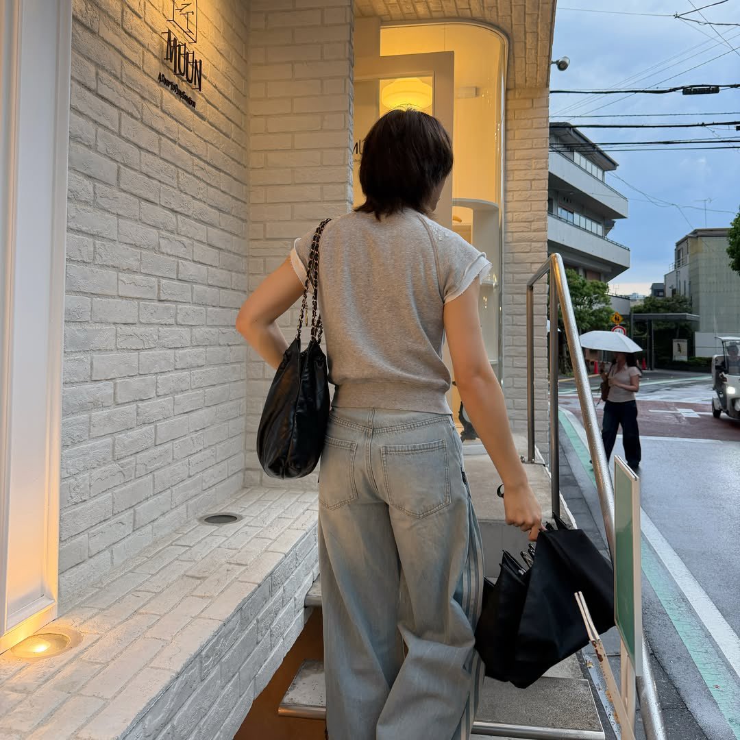 synueve's tweet photo. good aftie, currently listening to japanese denim . . . the weather’s been a little confusing lately, rainy days despite the heat. anyway, hope everyone’s having a great day ♡ https://t.co/1cMXOEBBfM