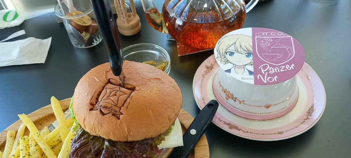 obbEmperor's tweet photo. 贅沢してる https://t.co/0AE5tfo03s