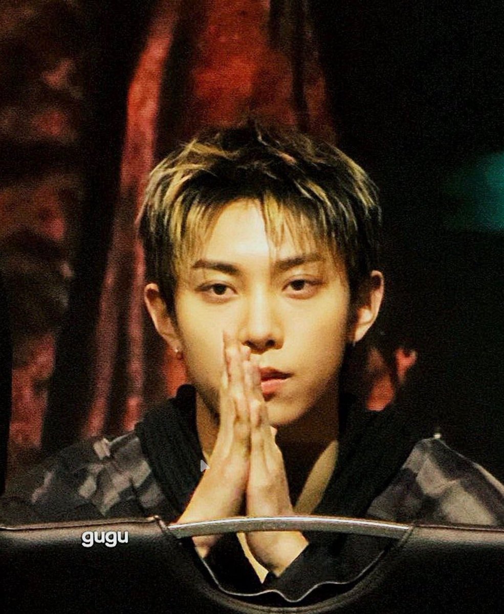 ryullpics's tweet photo. everyone went crazy that day 🙂‍↕️🙂‍↕️

#LNGSHOT #롱샷 #RYUL #률 https://t.co/kXgXfEl3jf