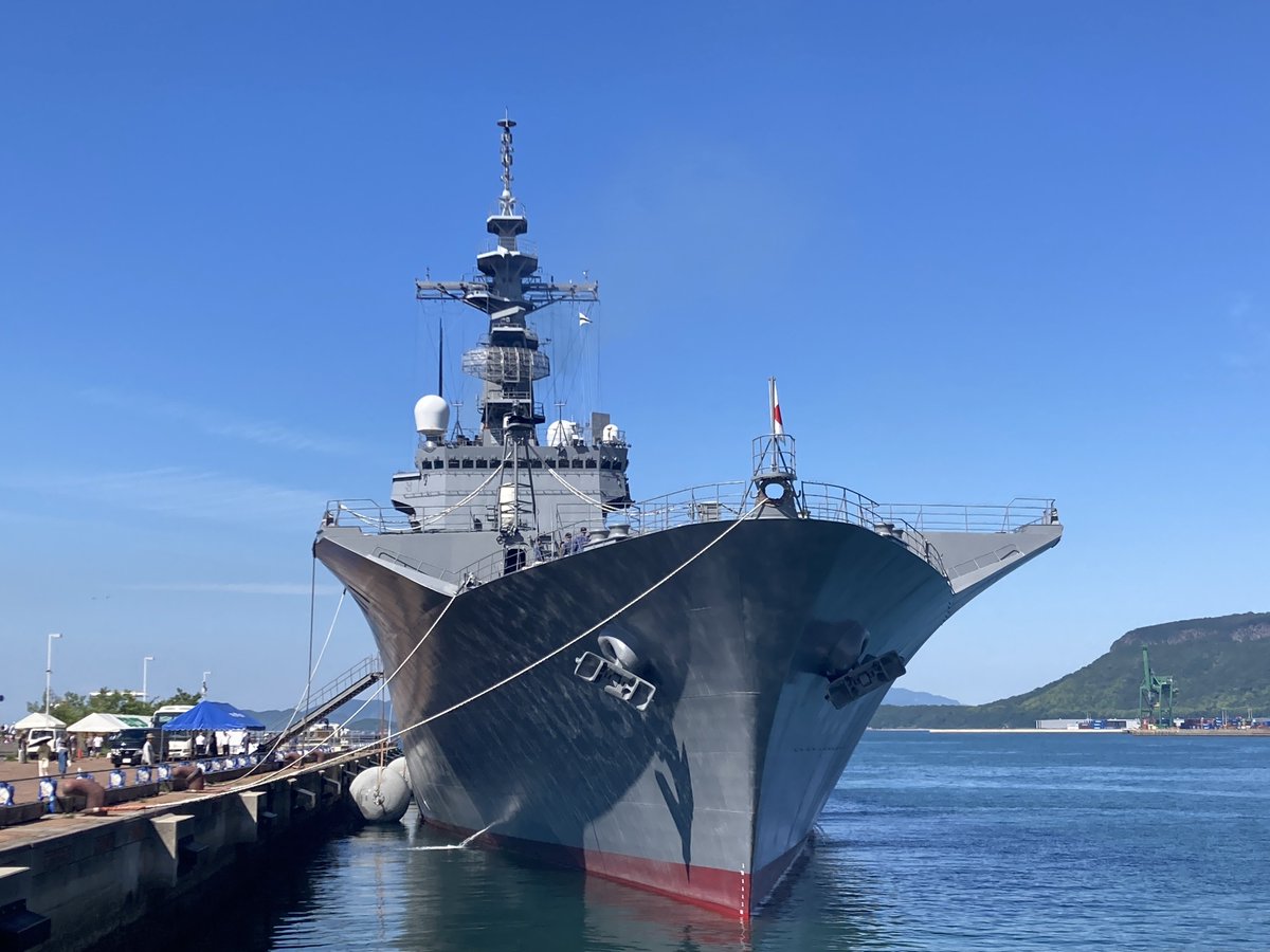 高松聖ページ 米海軍駆逐艦2隻 高松港に寄港中の海自輸送艦「くにさき」見てきました！一般公開には