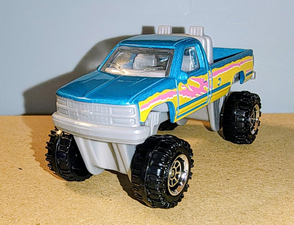 ichiro3344's tweet photo. マッチボックス
CHEVY K1500 PICKUP / CAMIONNETTE

プラスチック感満載ですが、好きな人にはたまらんキャストかと思います。
色もグラフィックもとても良い。
シャーシは塗装したいと思います。 https://t.co/ogwo2U9qod